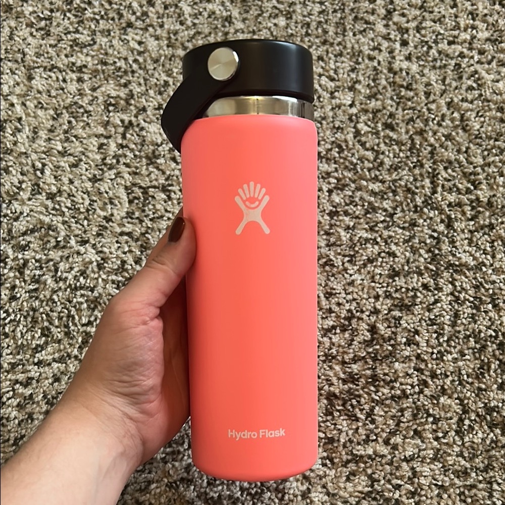 Hydroflask 20 oz water bottle